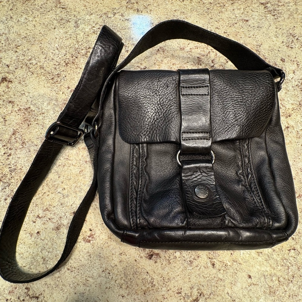 Women’s Black Leather Crossbody Bag
Campomaggi